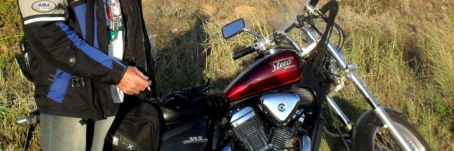 Kobus du Toit by sy motorfiets in beter dae